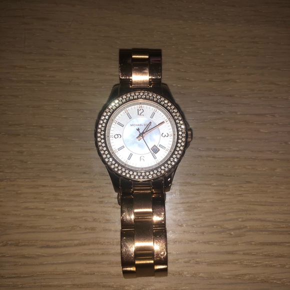 Michael Kors gold/white/diamond watch - Picture 1 of 3